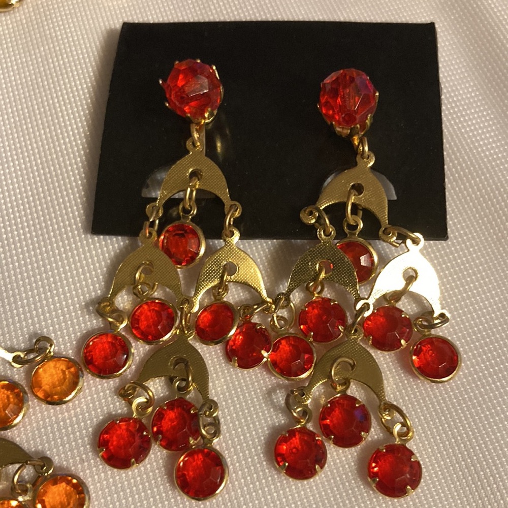 5 pairs of clip on earrings made in Hong Kong - Picture 2 of 6